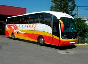 Autocares Hnos. Pérez Salinas bus estacionado 