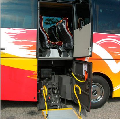 Autocares Hnos. Pérez Salinas acceso discapacitados a bus 
