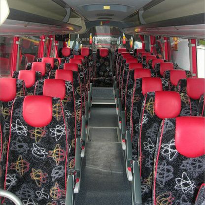 Autocares Hnos. Pérez Salinas interior autobús sillas negruras con rojo