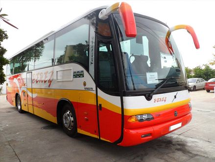 Autocares Hnos. Pérez Salinas autocar estacionado 