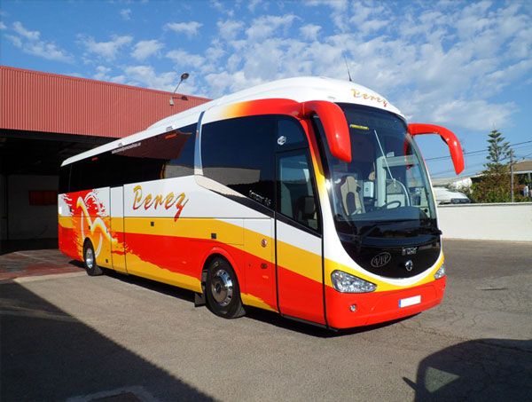 Autocares Hnos. Pérez Salinas bus grande estacionado 