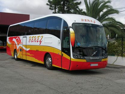Autocares Hnos. Pérez Salinas bus estacionado 