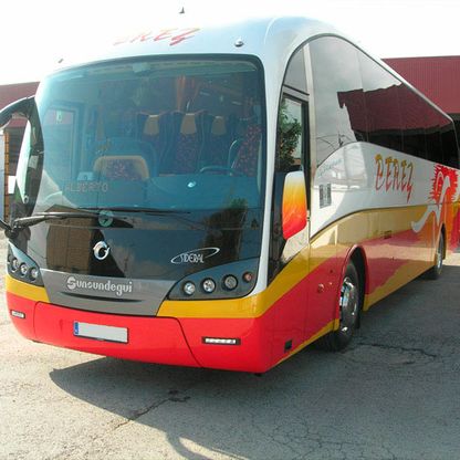 Autocares Hnos. Pérez Salinas autobus grande estacionado 